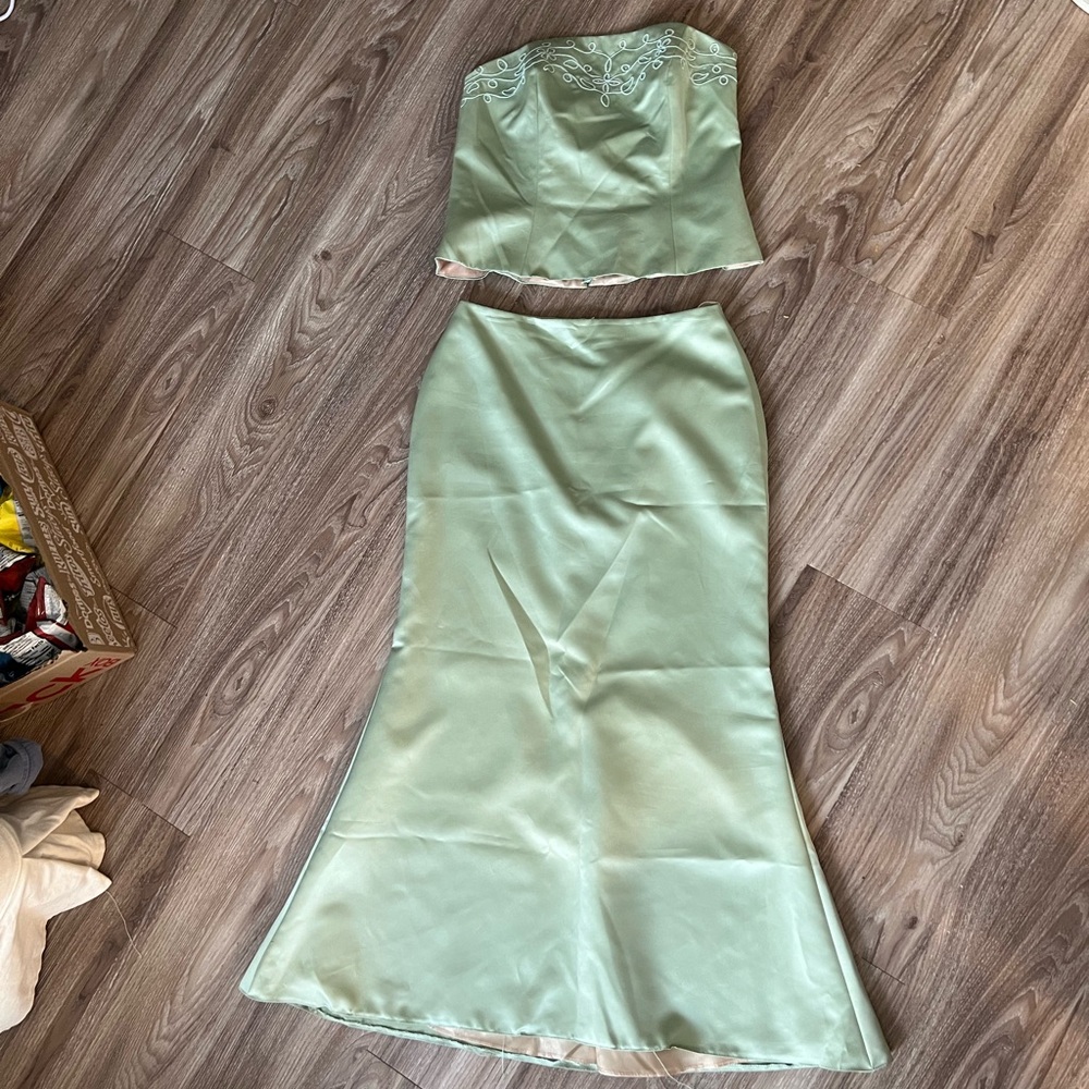 Vintage Elegant Green Two-Piece Satin Set